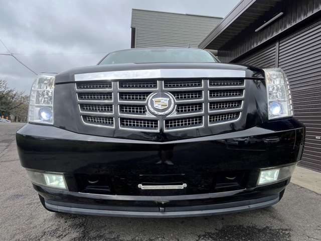 2008 Cadillac Escalade – thumbnail 2