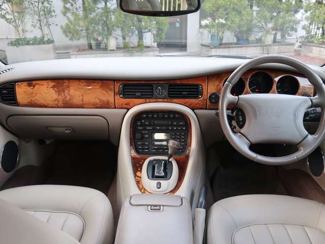 1999 Jaguar XJ – thumbnail 3