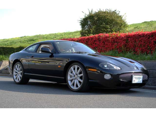 2004 Jaguar XK Series Coupe – thumbnail 2