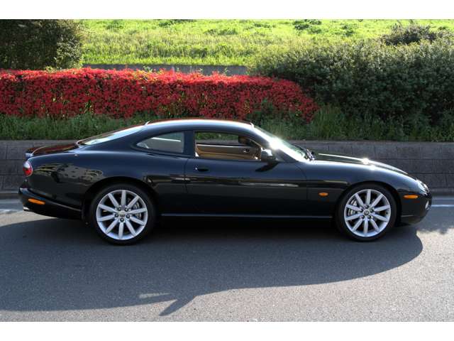 2004 Jaguar XK Series Coupe – thumbnail 3