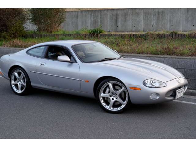 2001 Jaguar XK Series Coupe – thumbnail 2
