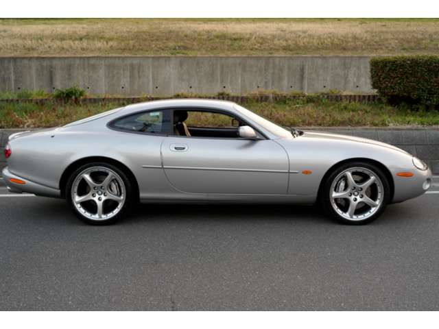 2001 Jaguar XK Series Coupe – thumbnail 4