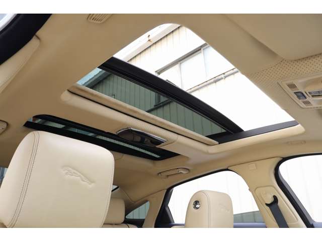 2010 Jaguar XJ – thumbnail 4