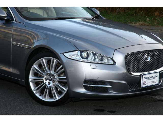 2011 Jaguar XJ – thumbnail 3