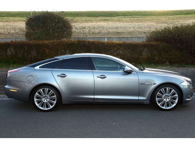 2011 Jaguar XJ – thumbnail 4