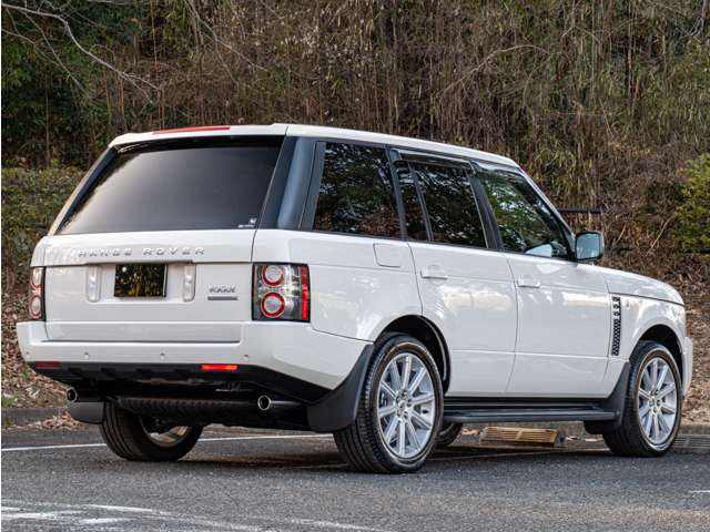 2010 Land Rover Range Rover Vogue – thumbnail 2