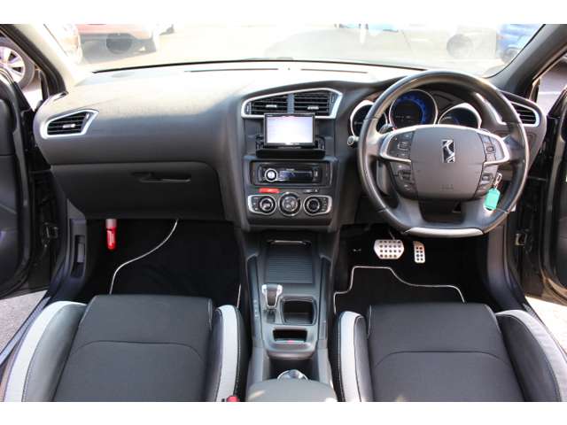 2011 Citroën DS4 – thumbnail 2
