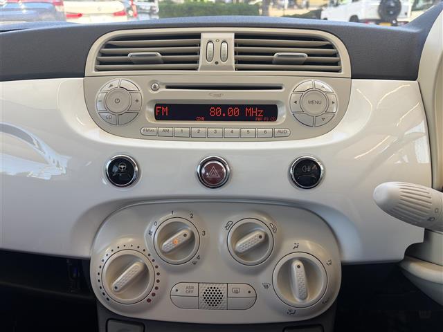 2010 Fiat 500C – thumbnail 2