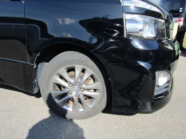 2011 Toyota Voxy – thumbnail 3