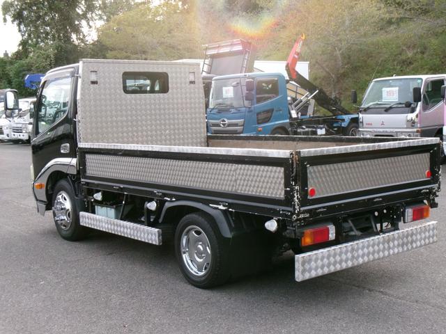 2011 Hino Dutro – thumbnail 2