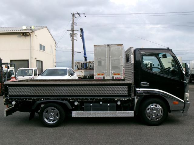 2011 Hino Dutro – thumbnail 3