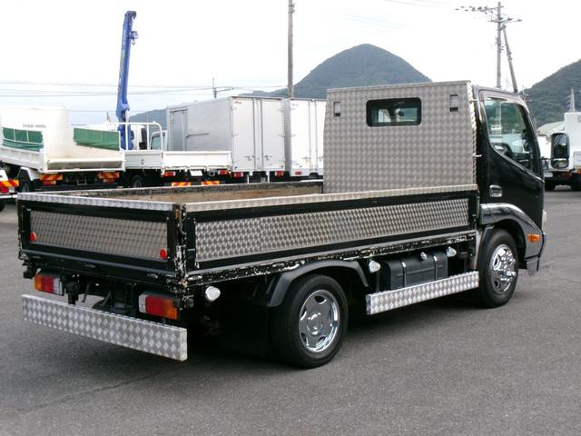 2011 Hino Dutro – thumbnail 4