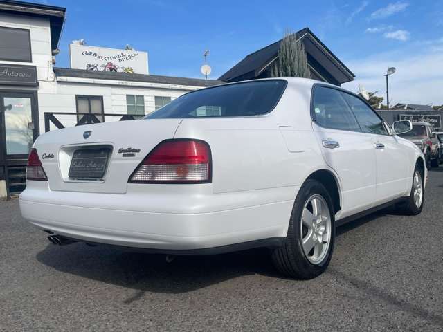 1996 Nissan Cedric – thumbnail 2