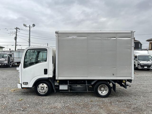 2009 Isuzu Elf – thumbnail 4