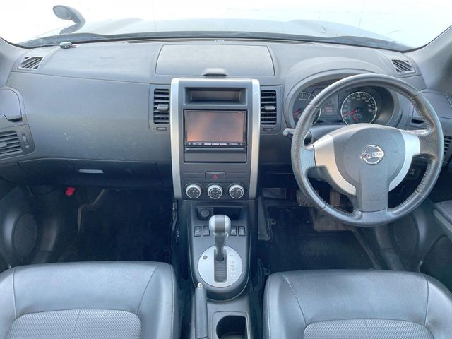 2010 Nissan X-Trail – thumbnail 2