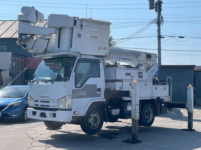 2011 Isuzu Elf – thumbnail 2