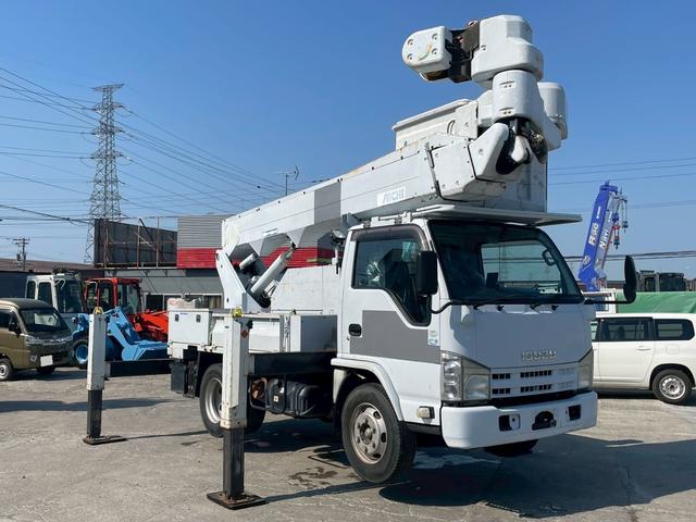2011 Isuzu Elf – thumbnail 4