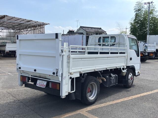 2010 Isuzu Elf – thumbnail 2