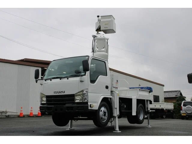 2010 Isuzu Elf