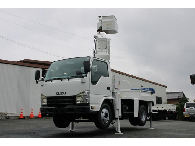 2010 Isuzu Elf – thumbnail 2