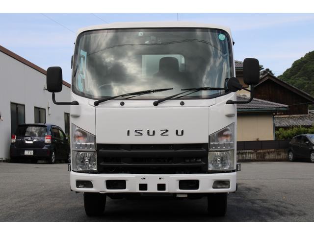 2010 Isuzu Elf – thumbnail 2