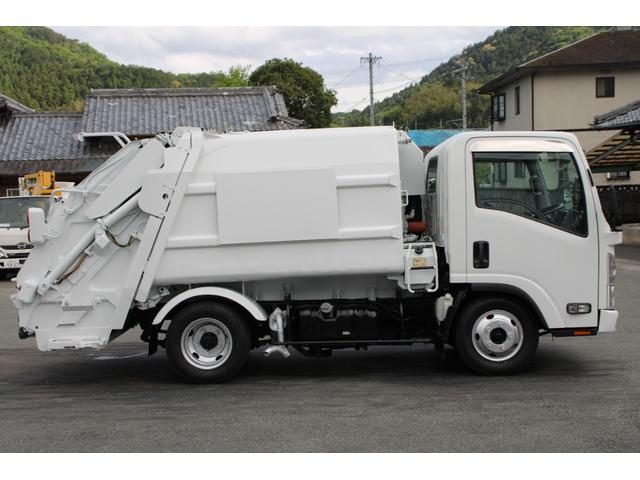 2010 Isuzu Elf – thumbnail 4
