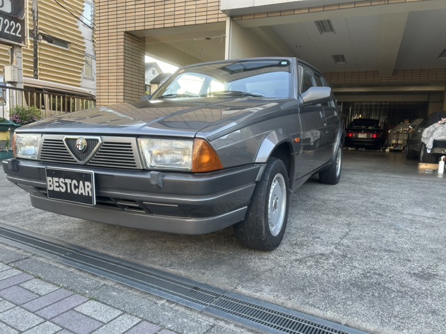 1988 Alfa Romeo 75