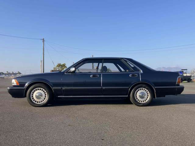 1990 Nissan Cedric – thumbnail 2