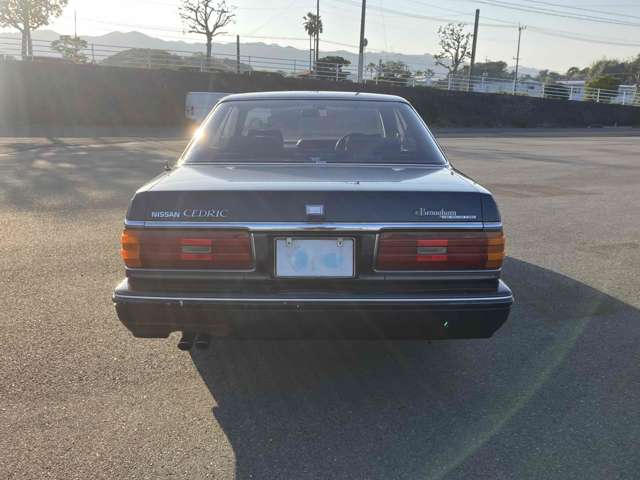 1990 Nissan Cedric – thumbnail 4