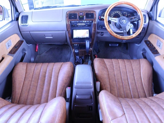 2000 Toyota Hilux Surf – thumbnail 3
