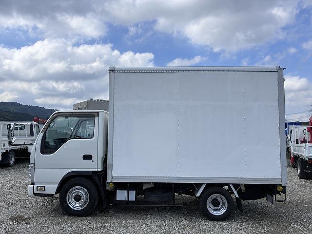 2011 Isuzu Elf – thumbnail 4