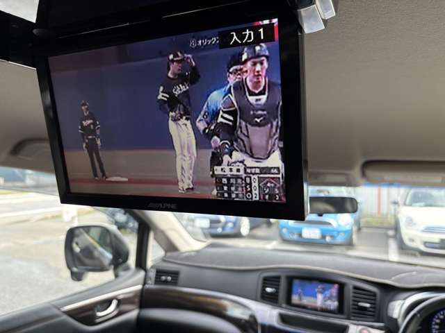2011 Nissan Elgrand – thumbnail 4