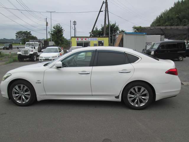2011 Nissan Fuga Hybrid – thumbnail 4