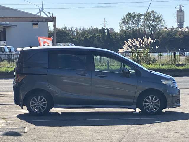 2010 Honda Freed Spike – thumbnail 4