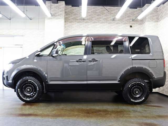 2011 Mitsubishi Delica D:5 – thumbnail 2