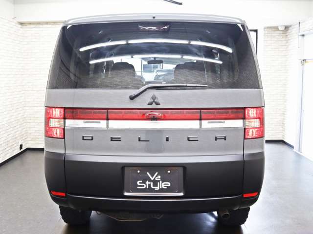 2011 Mitsubishi Delica D:5 – thumbnail 3