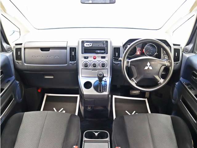2011 Mitsubishi Delica D:5 – thumbnail 4