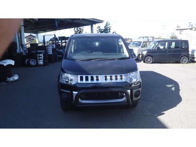 2011 Mitsubishi Delica D:5 – thumbnail 2
