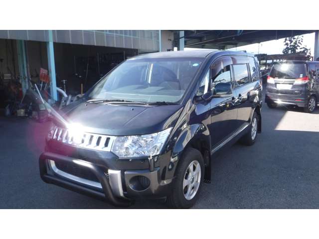 2011 Mitsubishi Delica D:5 – thumbnail 3
