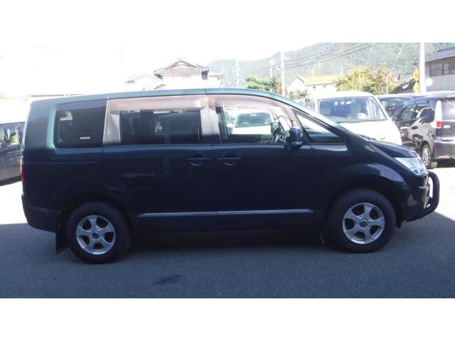 2011 Mitsubishi Delica D:5 – thumbnail 4