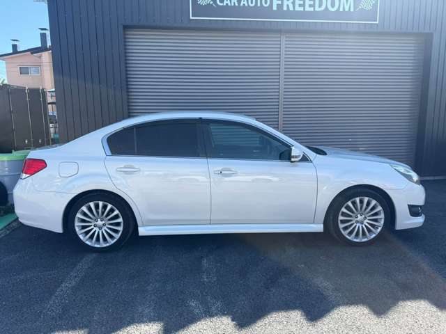 2010 Subaru Legacy B4 – thumbnail 4