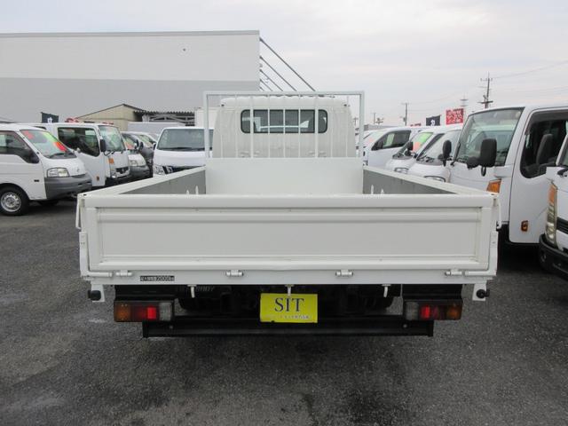 2011 Hino Dutro – thumbnail 3
