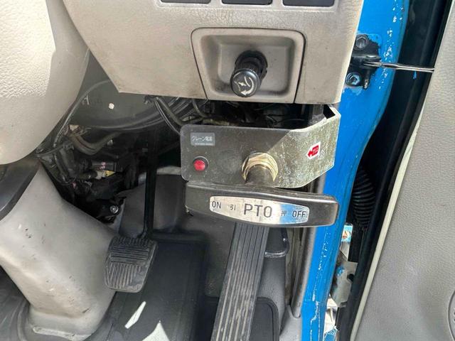 2006 Hino Dutro – thumbnail 4