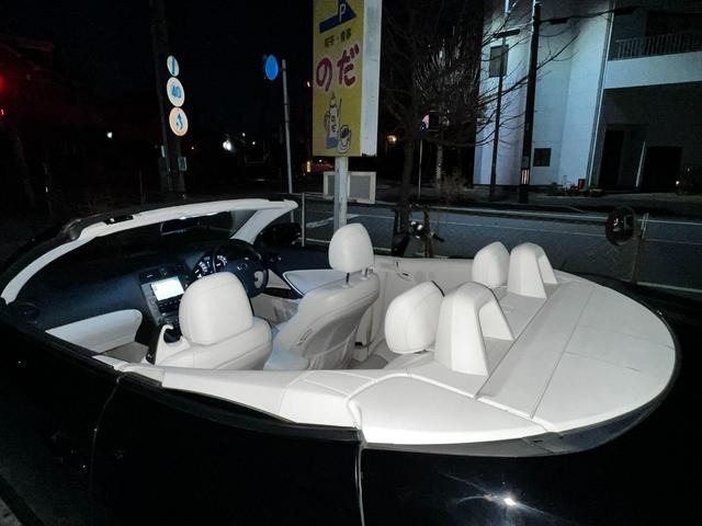 2009 Lexus IS Convertible – thumbnail 3