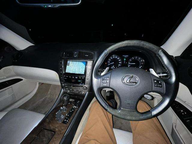 2009 Lexus IS Convertible – thumbnail 4
