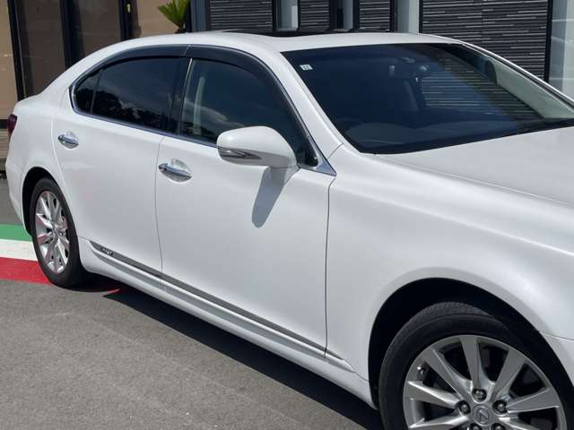 2011 Lexus LS Hybrid – thumbnail 2