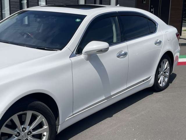 2011 Lexus LS Hybrid – thumbnail 3
