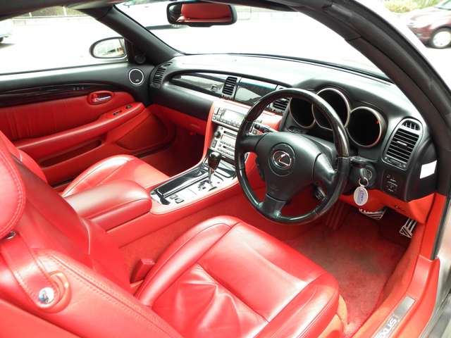 2010 Lexus SC – thumbnail 2