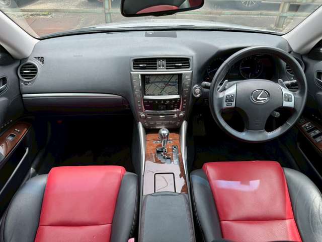 2011 Lexus IS Convertible – thumbnail 2