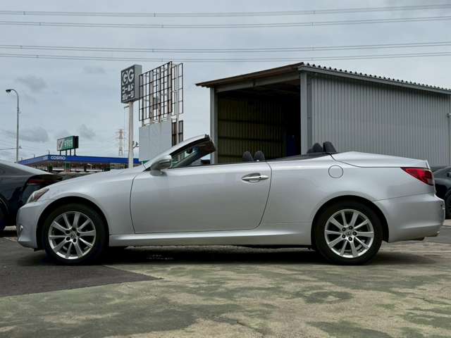 2011 Lexus IS Convertible – thumbnail 3